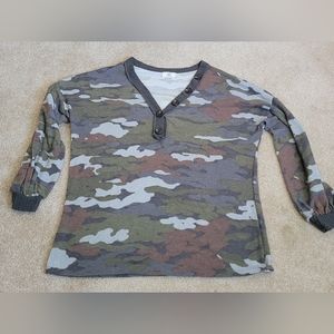 Homebody oversized v neck top green/gray camo womens size small but fit Large